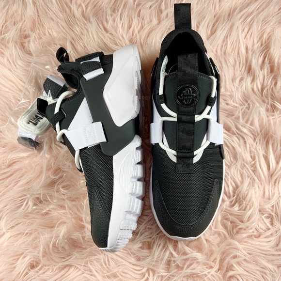 New Nike Women’s Air Huarache City Low - Picture 2 of 5